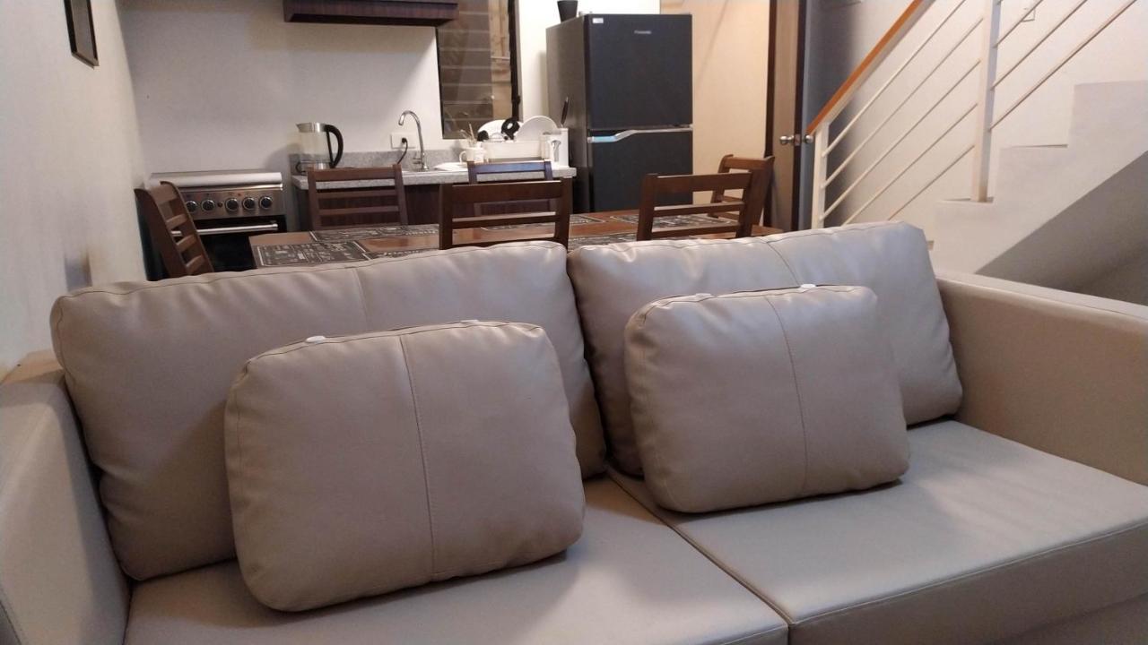 Mactan Airport Guesthouse Lapu-Lapu City Bagian luar foto
