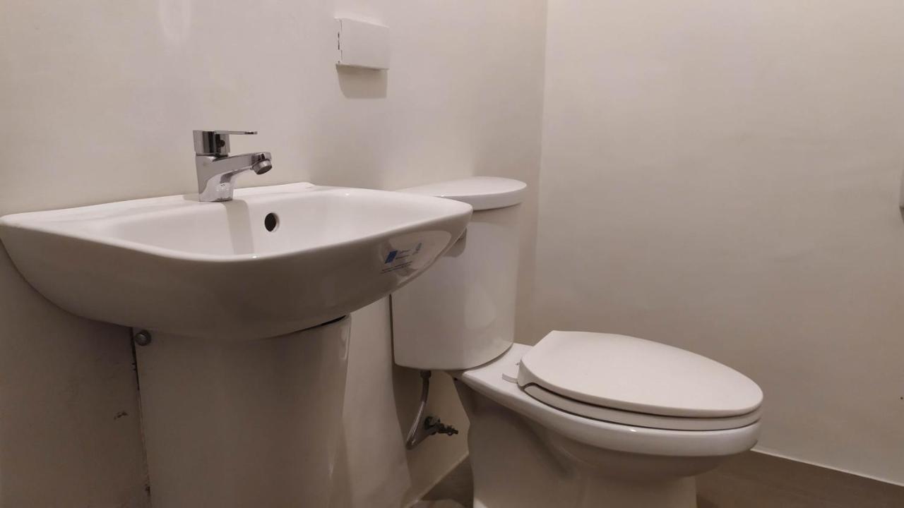 Mactan Airport Guesthouse Lapu-Lapu City Bagian luar foto